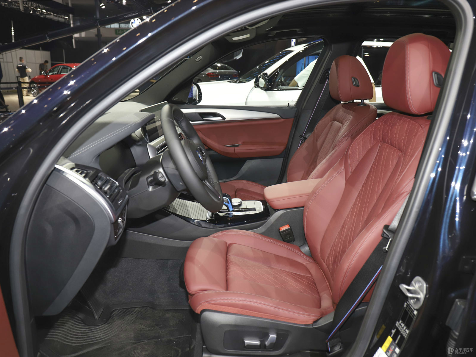 寶馬iX3 2021款改款創(chuàng)領型 科技與豪華融合的內飾體驗